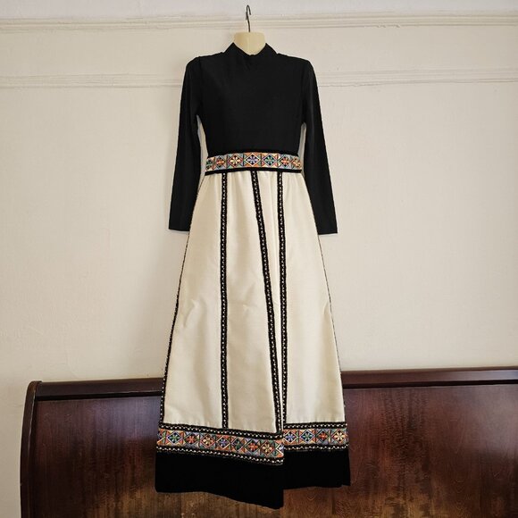 Vintage 1960s Hong Kong Hostess Maxi Gown Dress sz S Embroidered Black Cream - Picture 8 of 12